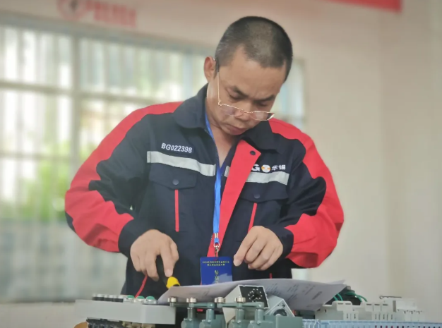 紅色錫都丨李錦：電弧繪夢映匠心